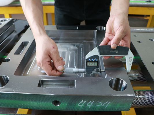 CNC bearbeitete Plastikform-Teile mit der Präzisions-Rahmen-Abschrägung maschinell