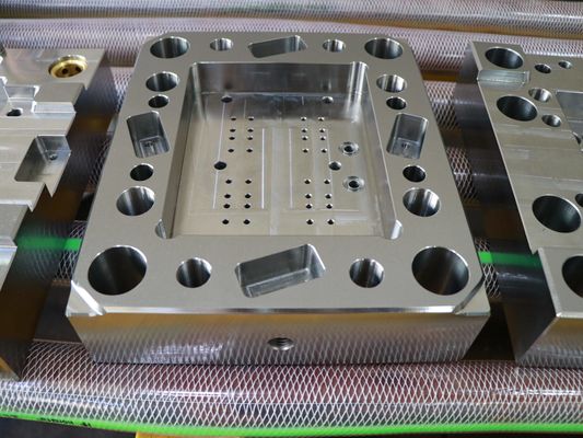 Präzisions-Form-Basis JIS S50c fertigte Logo Services Precision Milling besonders an